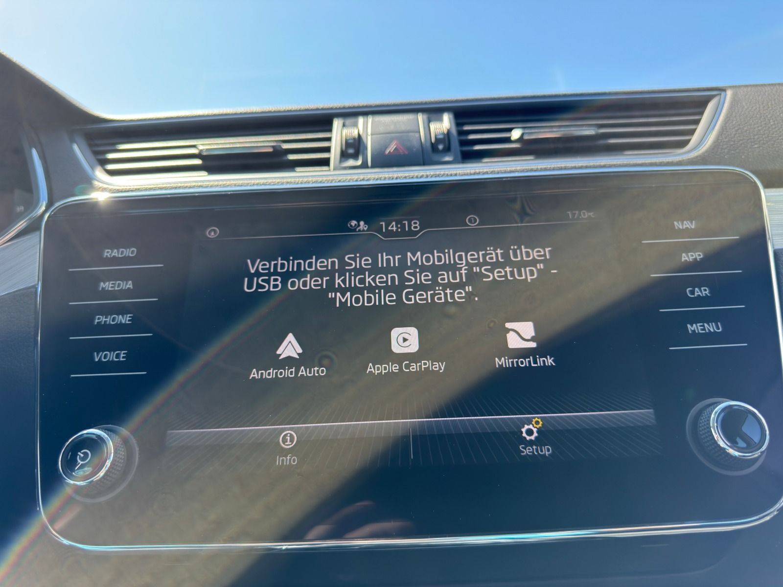 Fahrzeugabbildung SKODA Superb Combi 2.0 TDI 6-Gang*LED*PDC*SmartLink