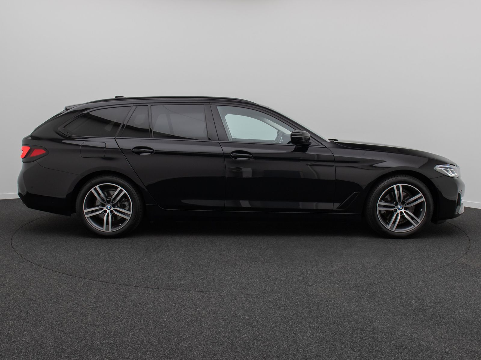 Fahrzeugabbildung BMW 520d xD Sport HUD DAB Leder 4xKlima Laser AHK