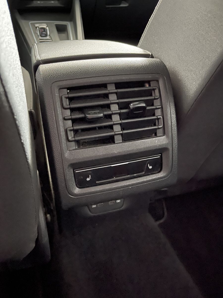 Fahrzeugabbildung Volkswagen Golf Life 2.0 TDI*LED-Plus*AHK*Cam*STHZ*