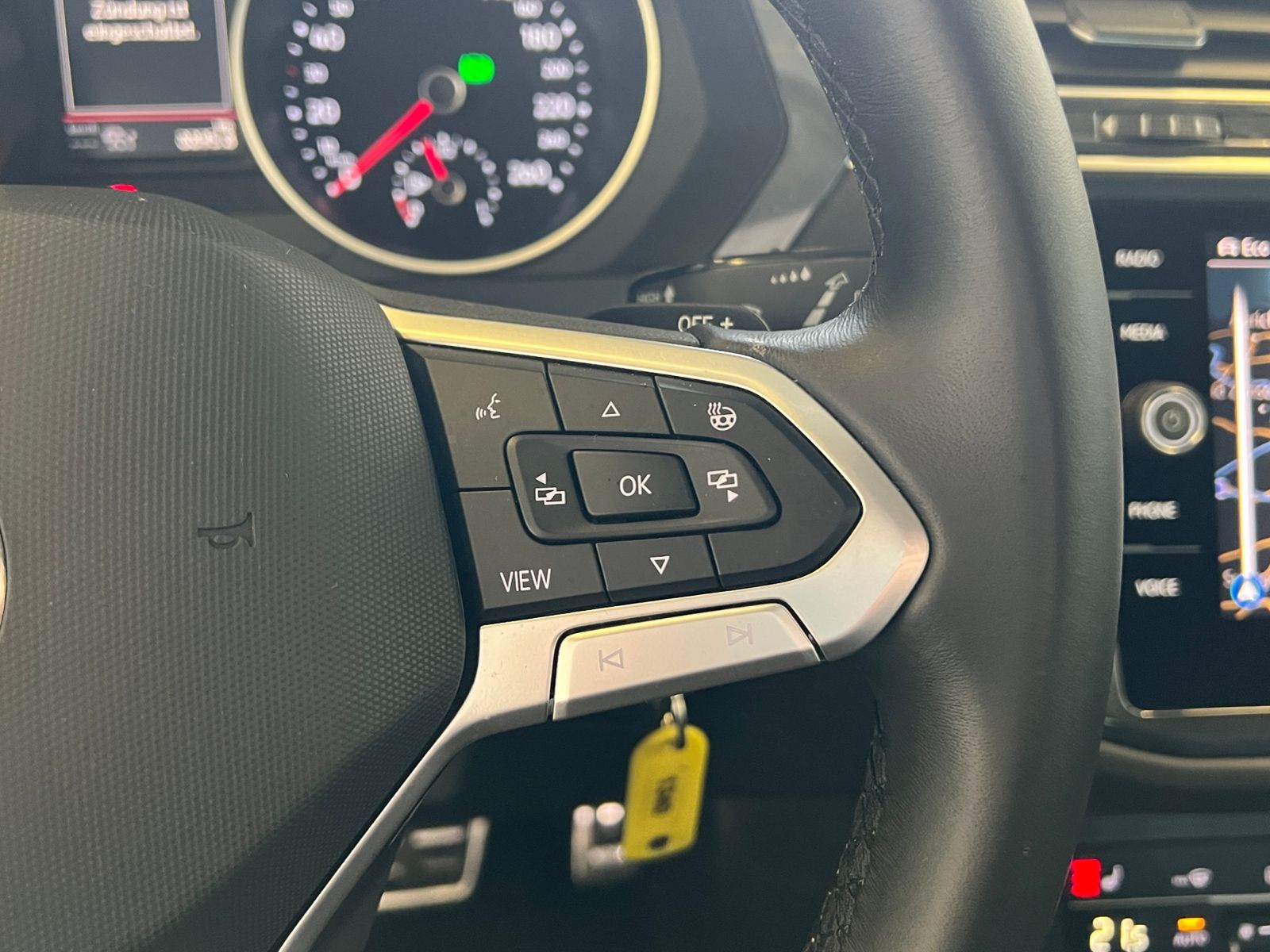 Fahrzeugabbildung Volkswagen Tiguan MOVE 1.5 TSI DSG *AHK, LED, Navi, 17'-LM*