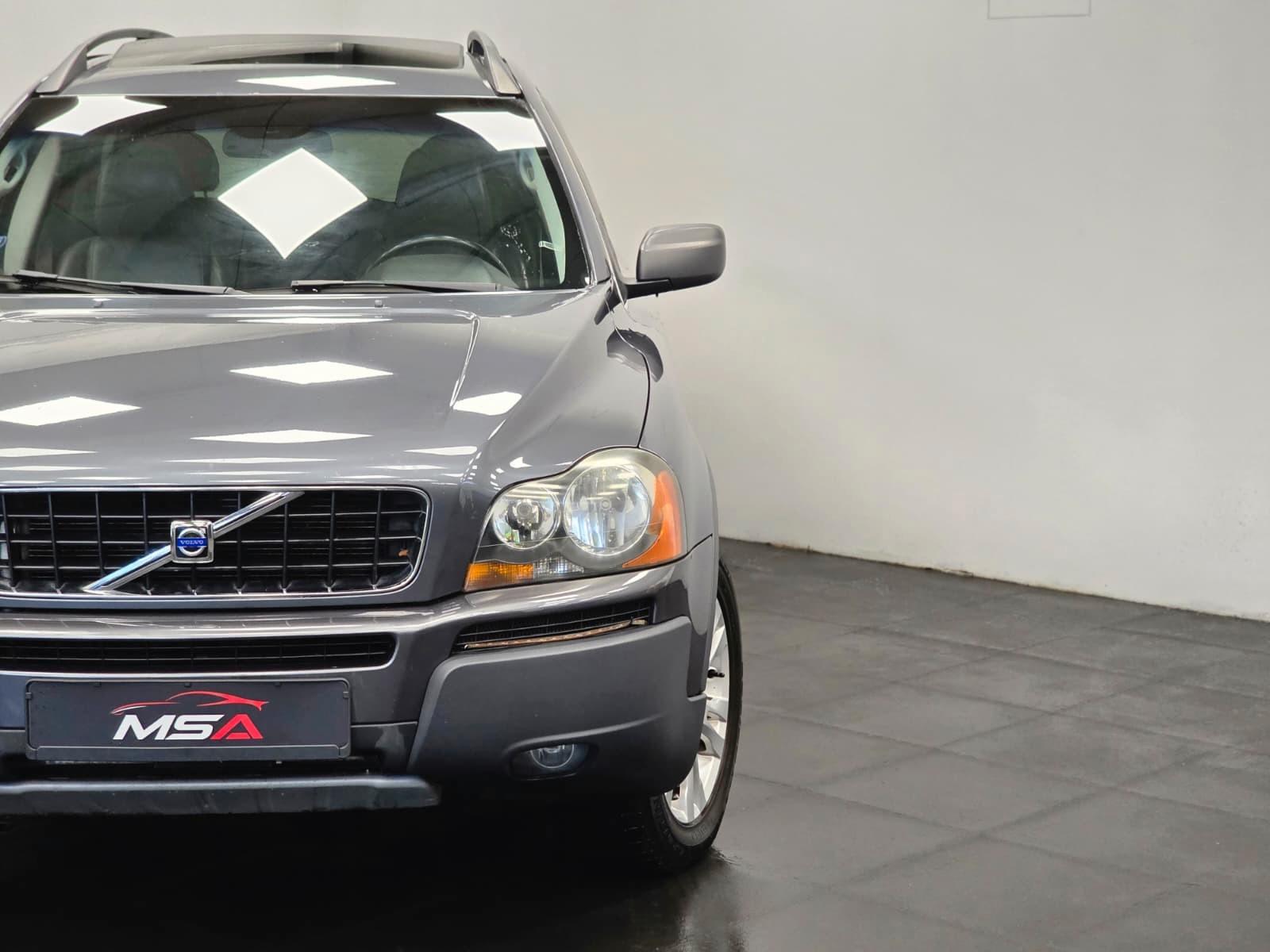 Volvo XC90 D5 Momentum 2.4 5 cyl. 185 ch BVM 4x4 / 172 300 km / Toit ouvrant / Cuir / Distribution neuve / Attelage