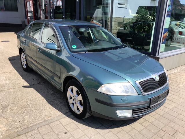 Skoda Octavia Lim. Elegance DSG Xenon