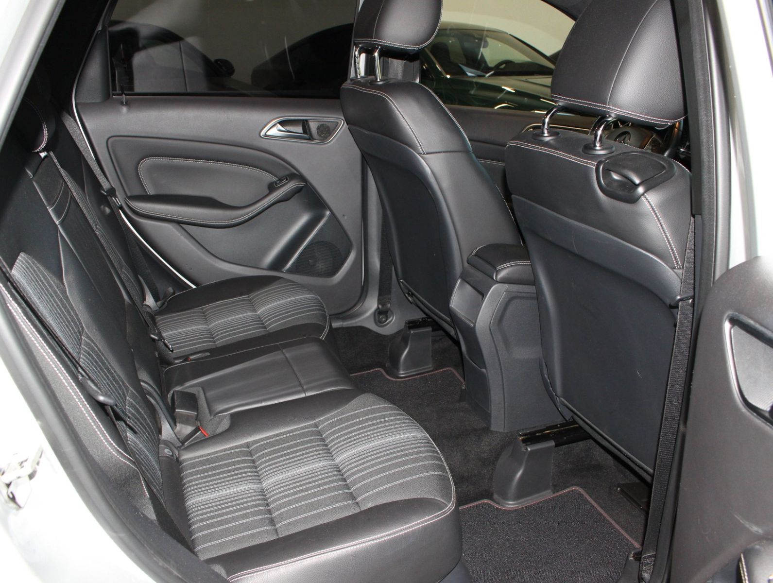 Fahrzeugabbildung Mercedes-Benz B 180 BlueEF*Sport-Paket*Navi*Bi-Xenon