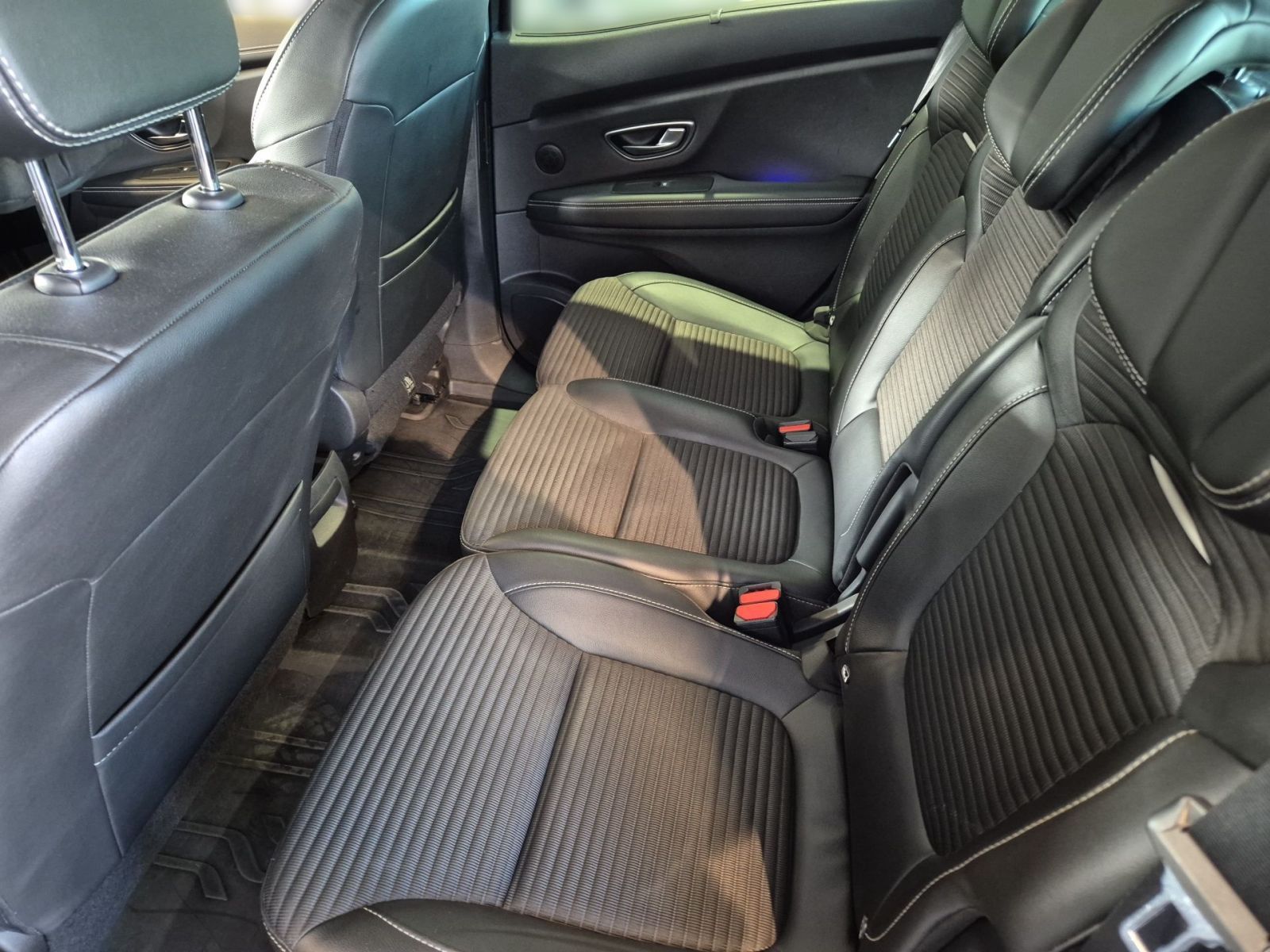 Fahrzeugabbildung Renault Scenic 1.3 TCe 140 Energy BOSE Edition Automatik