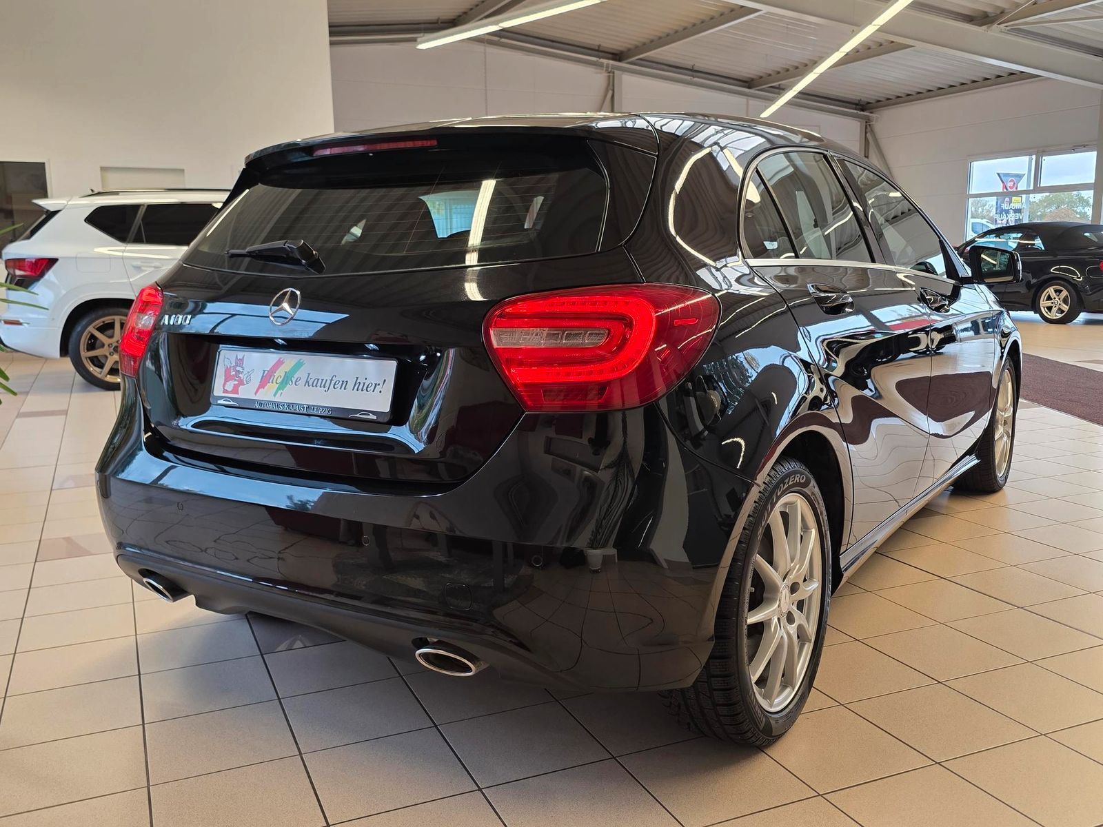 Fahrzeugabbildung Mercedes-Benz A180 Automatik /BiXenon/Navi/Teilleder/Park-As.