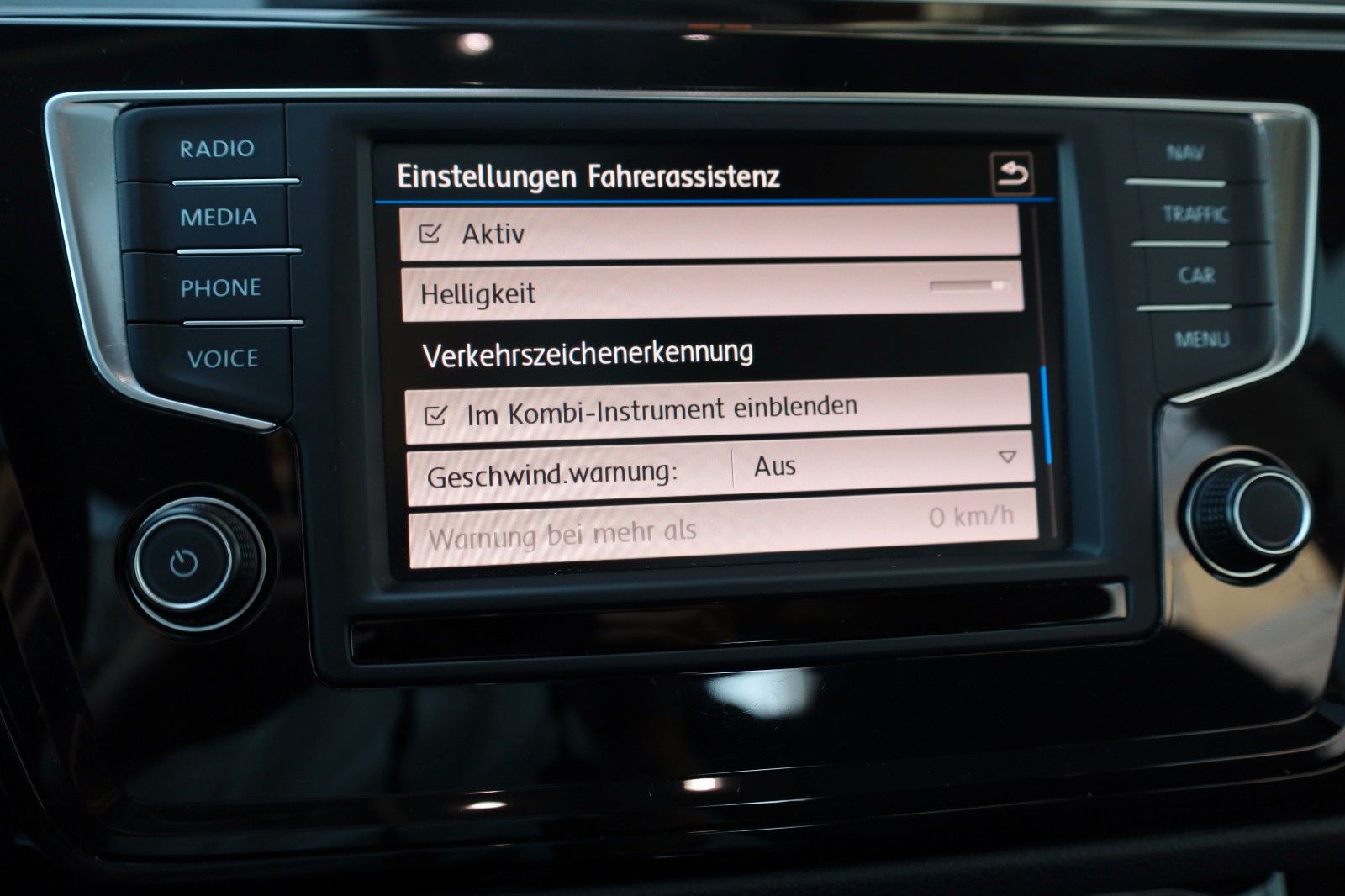 Fahrzeugabbildung Volkswagen Touran R Line Alcantara,Navi,LED,Panorama,Kamera