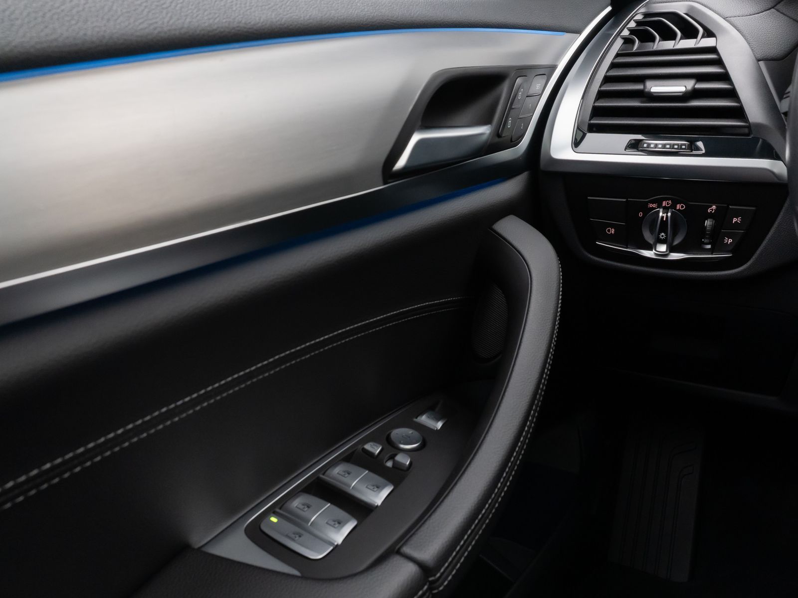 Fahrzeugabbildung BMW iX3 Impressive Panorama 360°HUD DAB H/K Sport