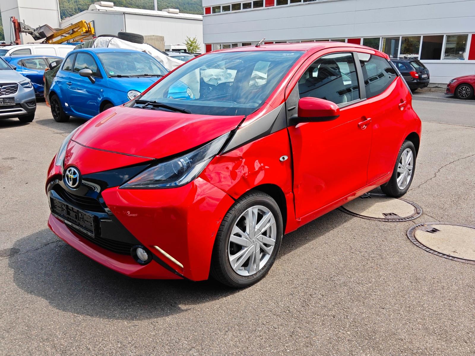 Toyota Aygo AYGO x-play touch Unfall