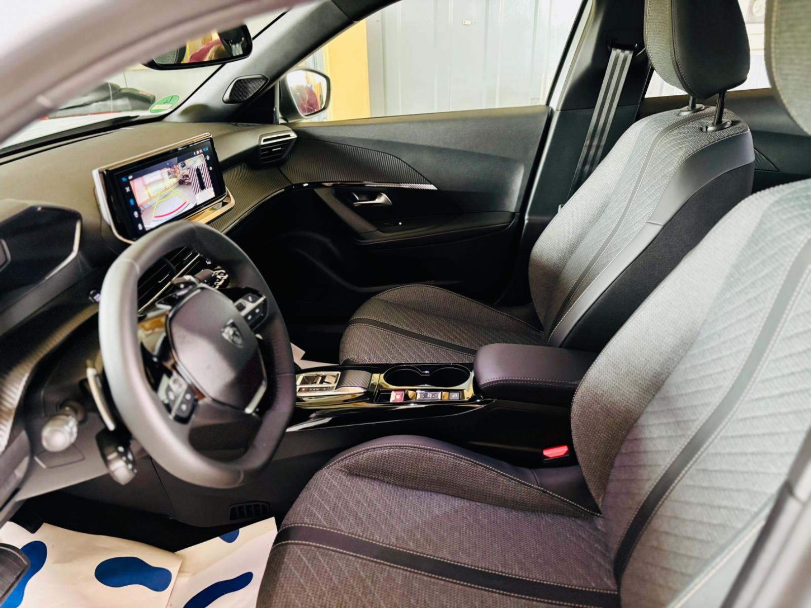 Peugeot 2008 Hybrid 136 Allure Anhängerkupplung/8300Km!