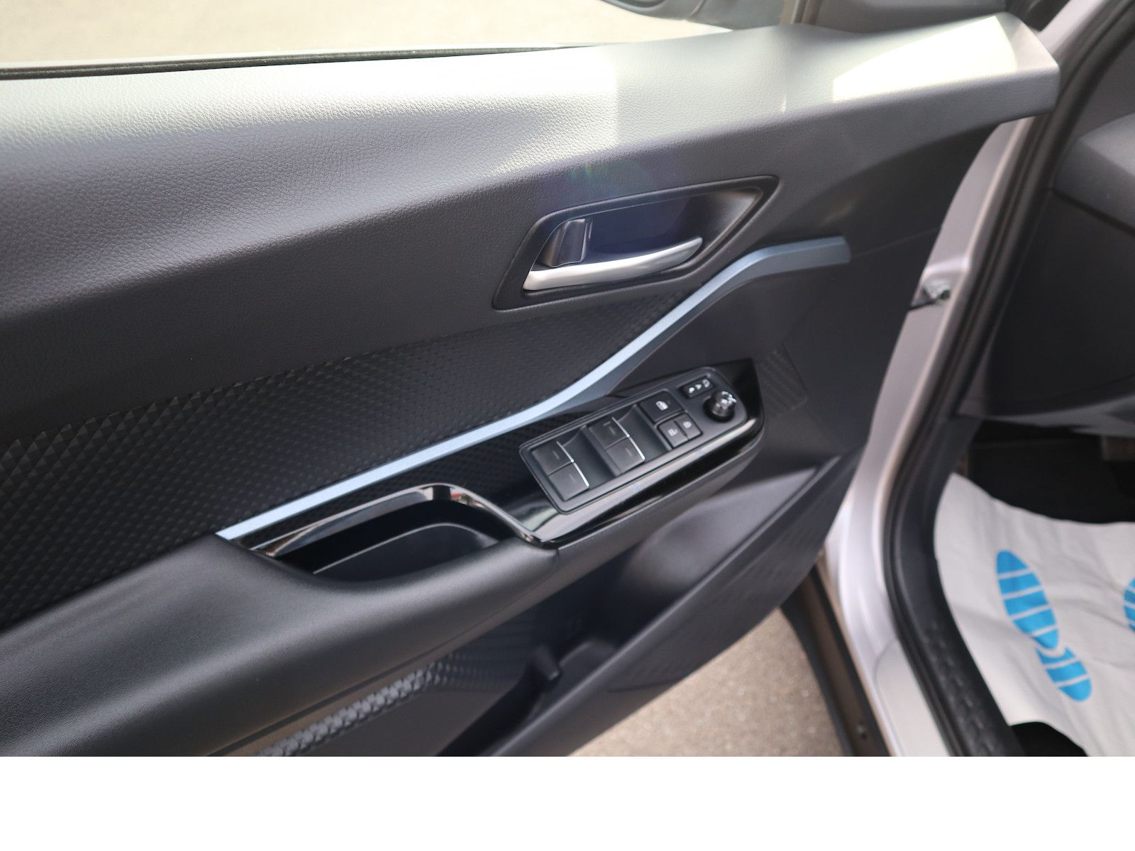 Fahrzeugabbildung Toyota C-HR Hybrid Team D Totwink/SHZ/Scheckheftgepfleg