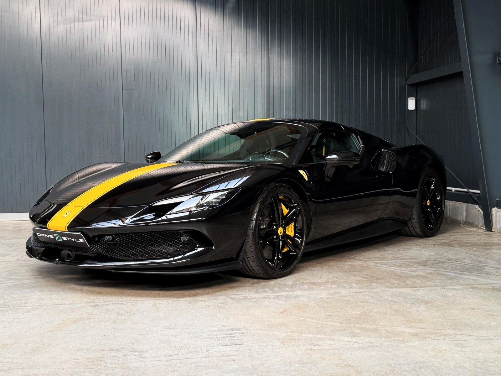 Fahrzeugabbildung Ferrari 296 GTS + Nero Extracampione + Racing Seats