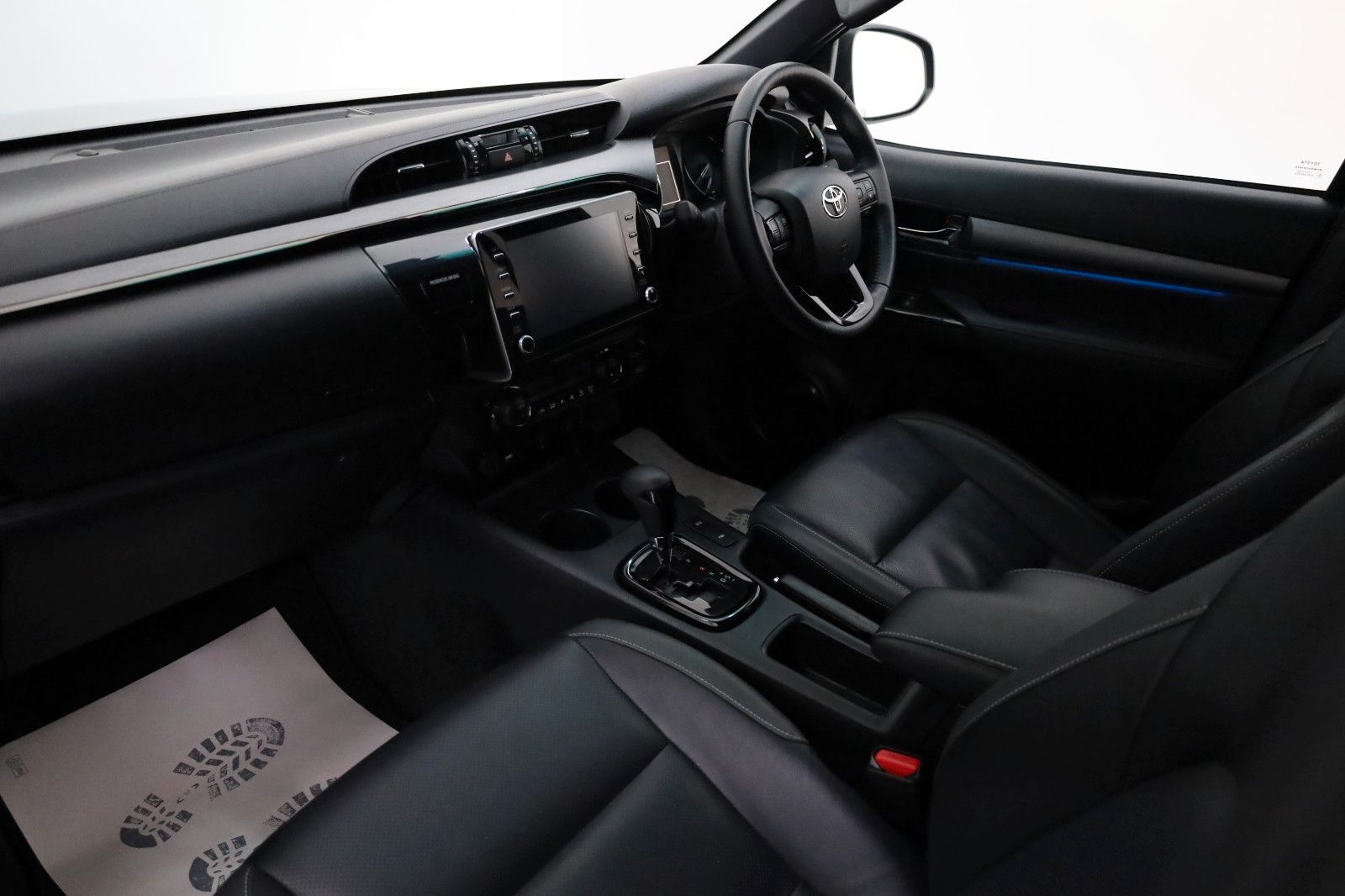 Fahrzeugabbildung Toyota Hilux 2.8 D-4D Invincible,HardTop,Rechtslenker !