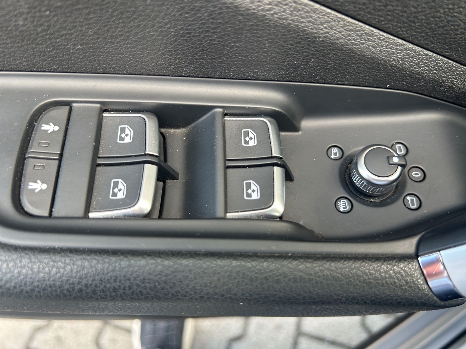 Fahrzeugabbildung Audi Q2 35 TFSI design S tronic LED NAVI SHZ GRA