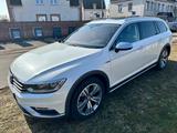 Volkswagen Passat Alltrack 2.0 TDI SCR 176kW DSG BMT 4M... - Volkswagen Passat Alltrack aus 2015