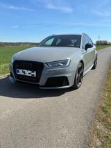 Audi RS3 2.5 TFSI S tronic quattro Sportback - - Audi RS3 mit Benzin-Antrieb: Kombi, 2.5