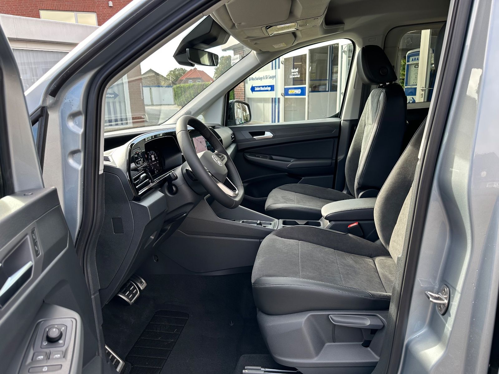 Fahrzeugabbildung Volkswagen Caddy Maxi 1.5 TSI Style DSG Navi/AHK/ACC/LED