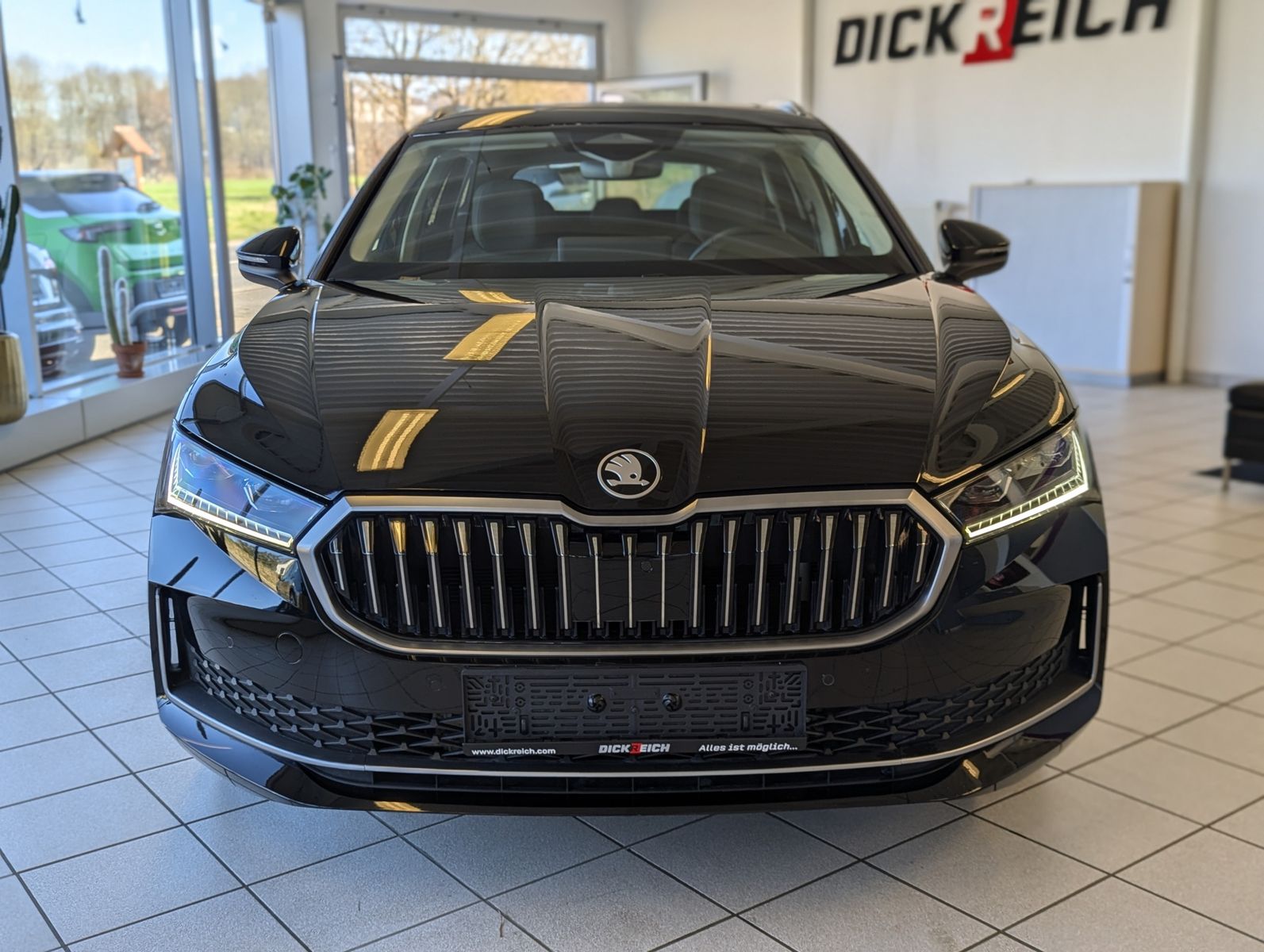 Fahrzeugabbildung SKODA Superb 2.0TDI DSG 4x4 Pano Matrix ACC AHK 5J Gar