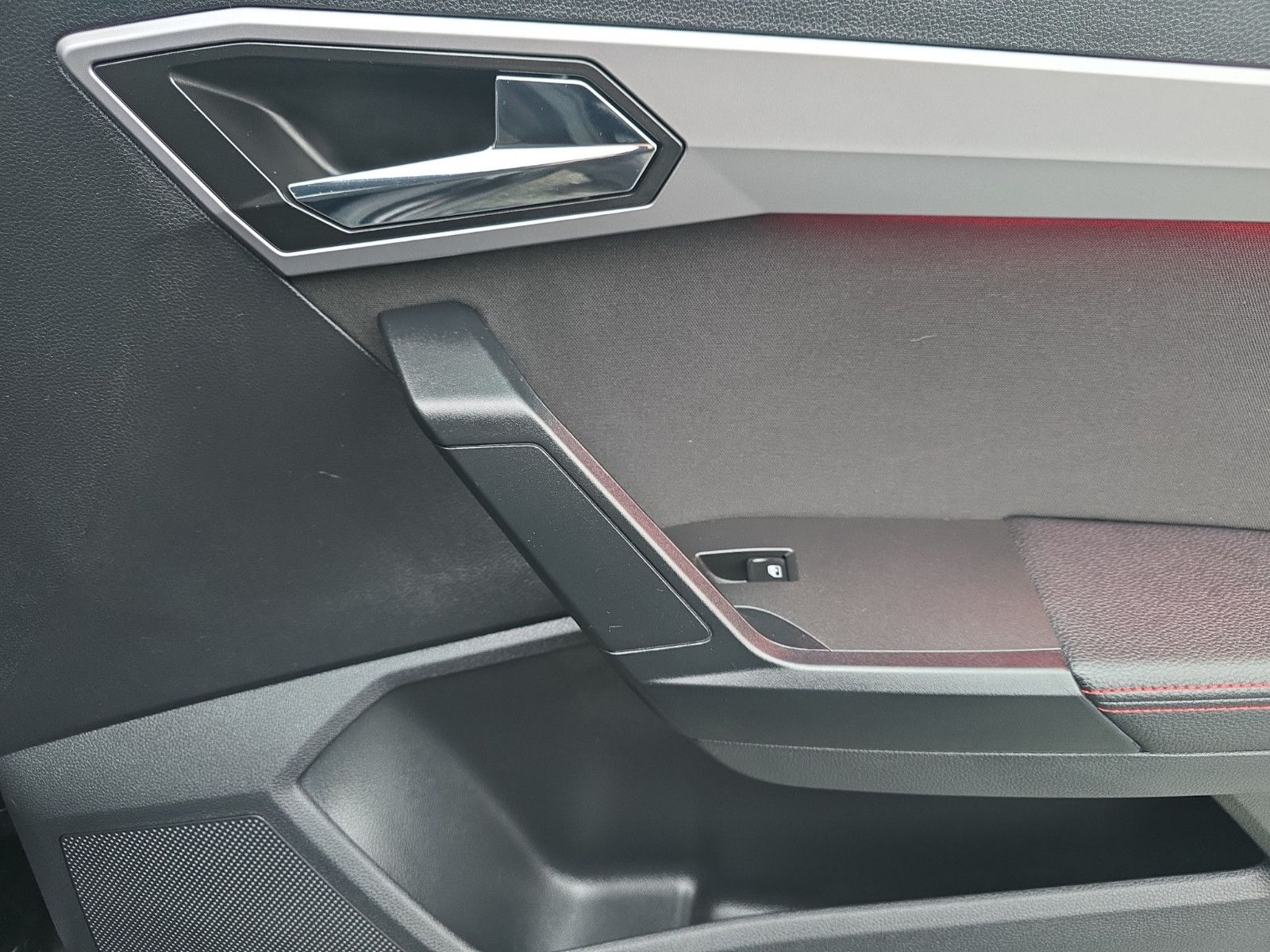 Fahrzeugabbildung SEAT Arona FR+DSG+Carplay+LED+AHK+PDC+AbstandTempomat