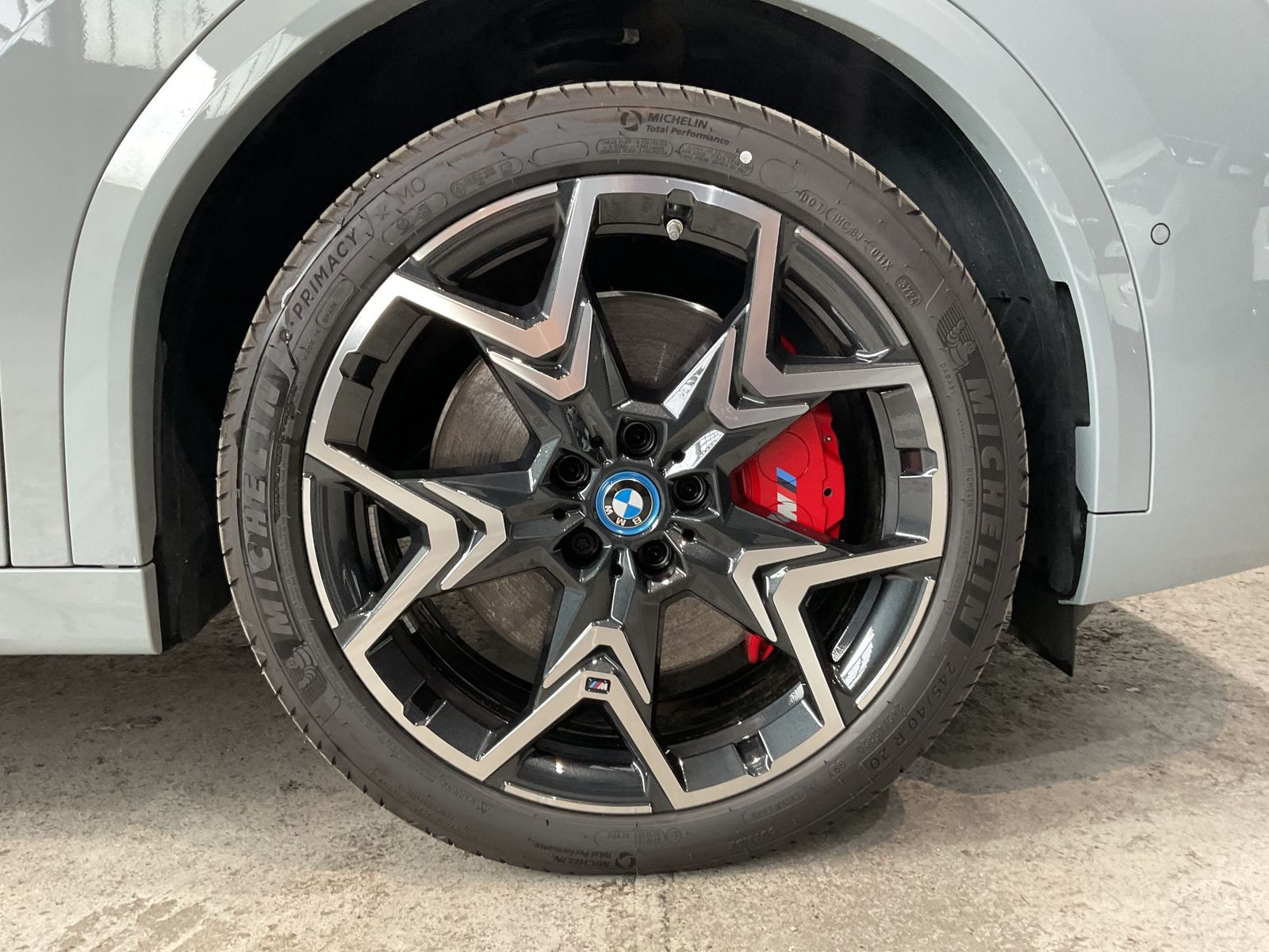 Fahrzeugabbildung BMW iX2 20" M LMR | M Sportpaket pro | Aktivsitz für