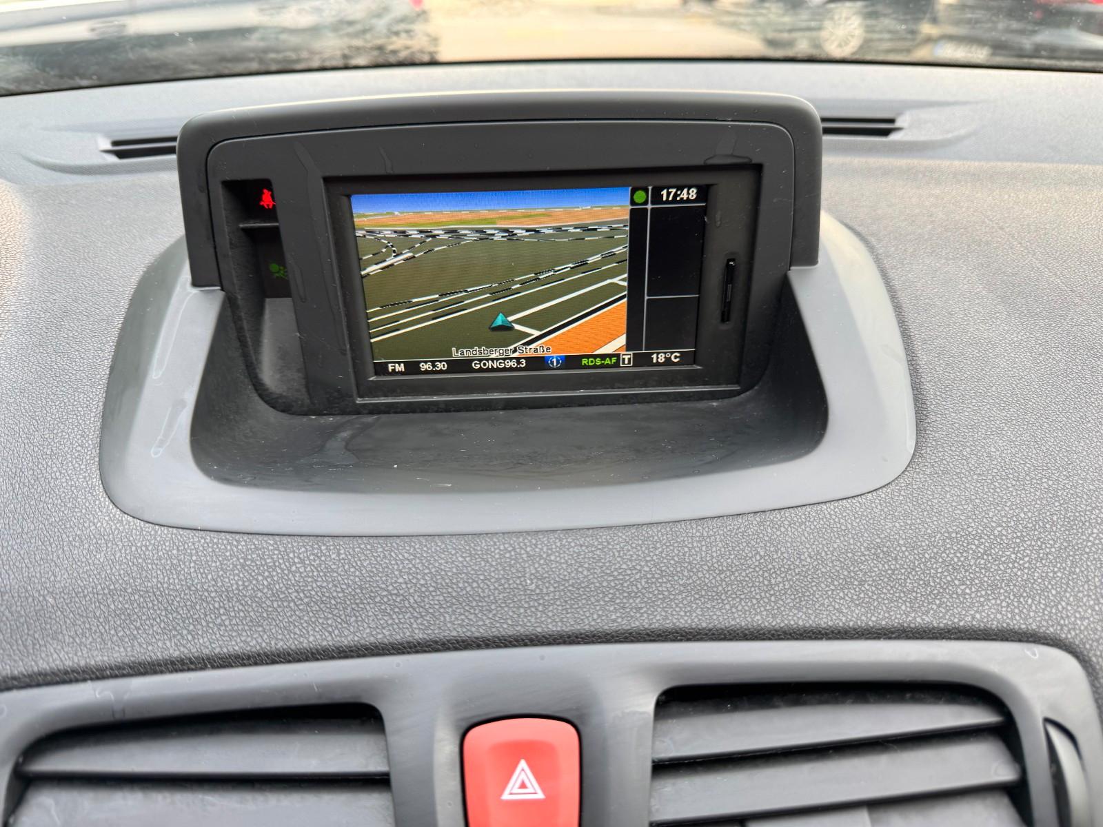 Renault Megane 2011 — photo 14