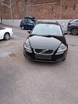 Volvo v50 kombi - Volvo V50 mit Benzin-Antrieb