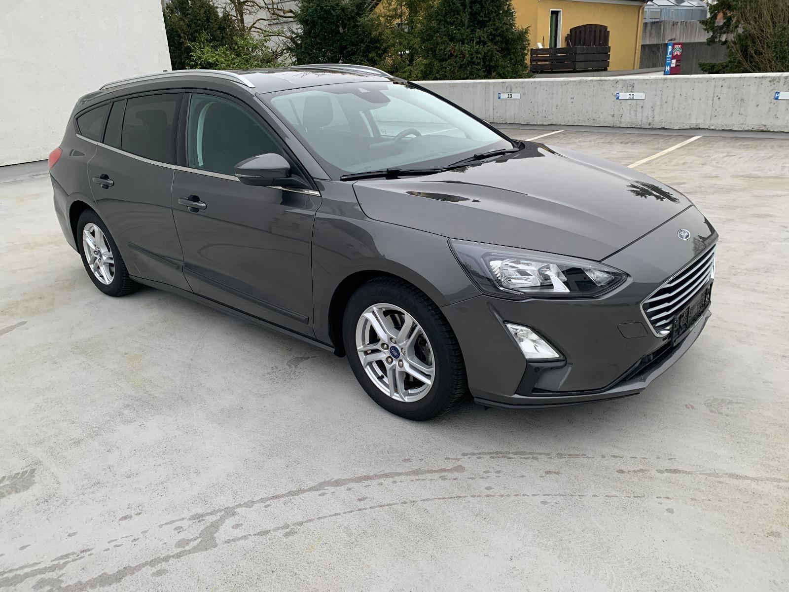 Ford Focus Turnier mit NAVI/TEMPO./ALU/GAR.