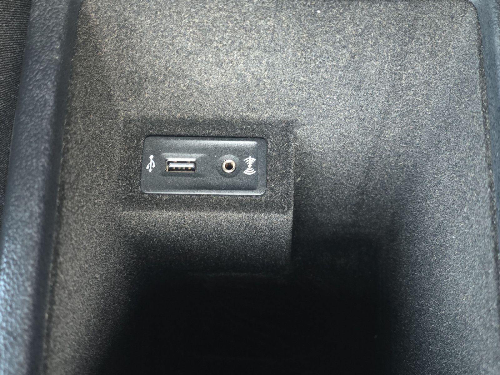 Fahrzeugabbildung Volkswagen Passat Variant Comfortline BMT/Start-Stopp AHK