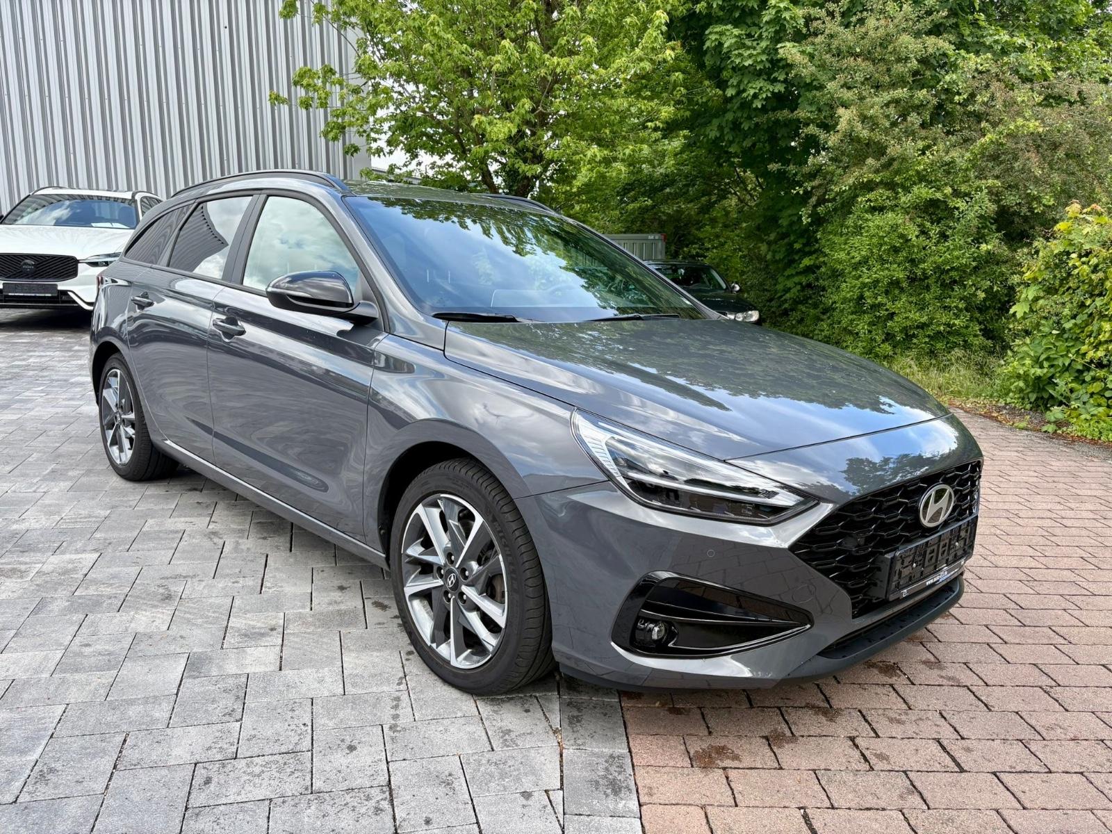 Hyundai i30 cw Advantage NAVI+AUTO+WR+ALU+KAMERA