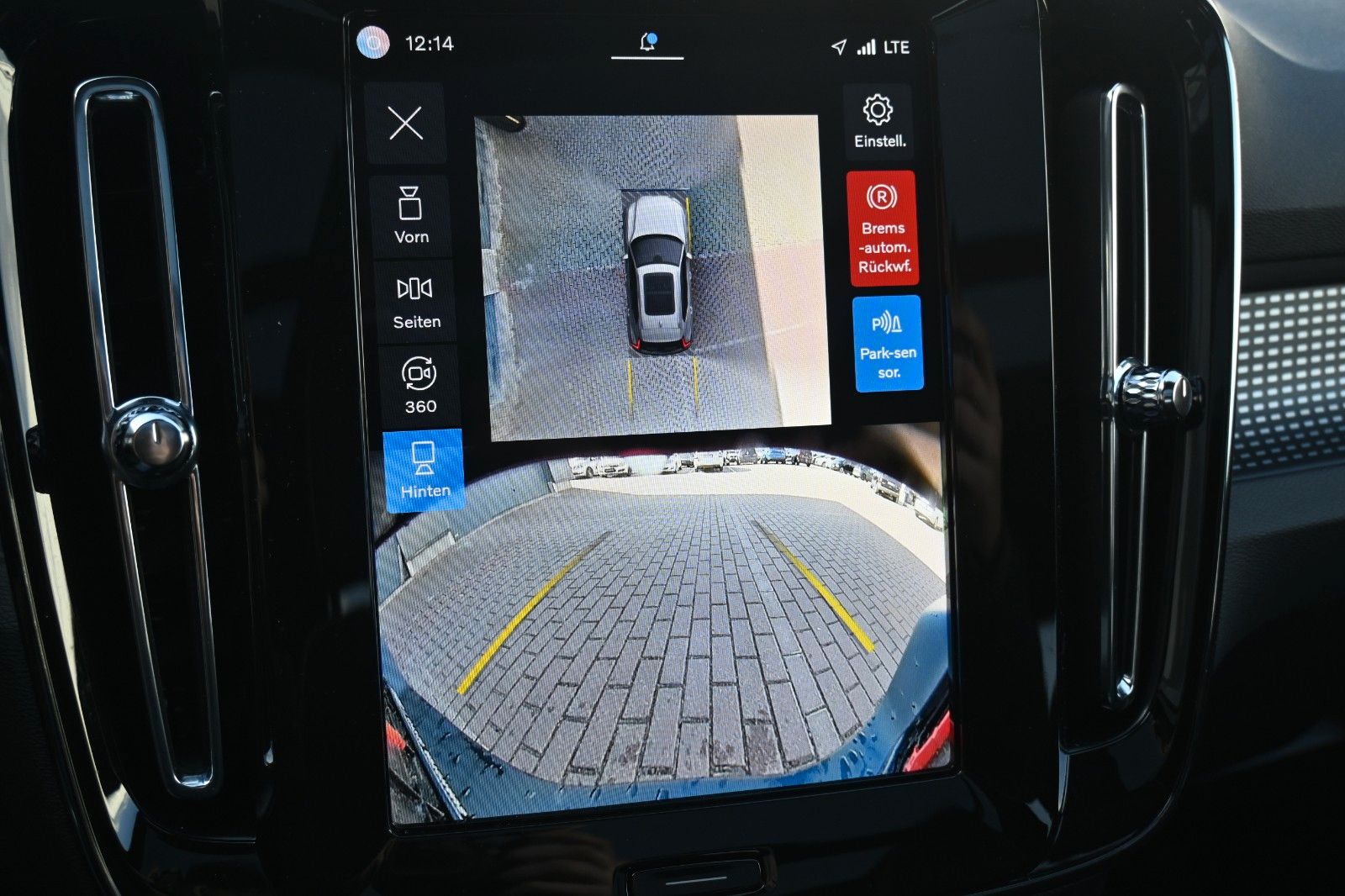 Fahrzeugabbildung Volvo XC40 B3 Plus Dark*LED*PANO*360*H&K*BLIS