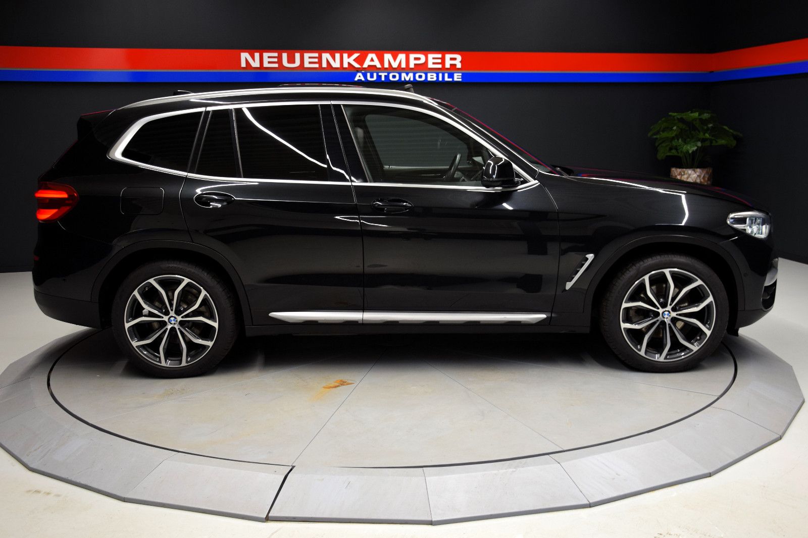 Fahrzeugabbildung BMW X3 xDrive 20 d xLine HuD Pano Memory h/k ACC