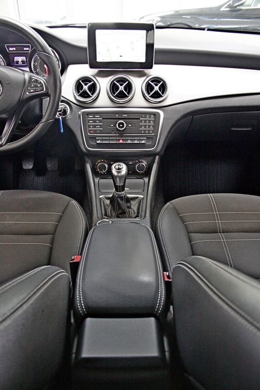 Mercedes-Benz CLA 180 Coupe KAMERA SCHECKH SOUND