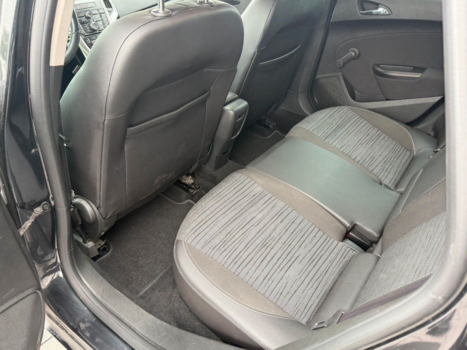 Fahrzeugabbildung Opel Astra J Sports Tourer Style