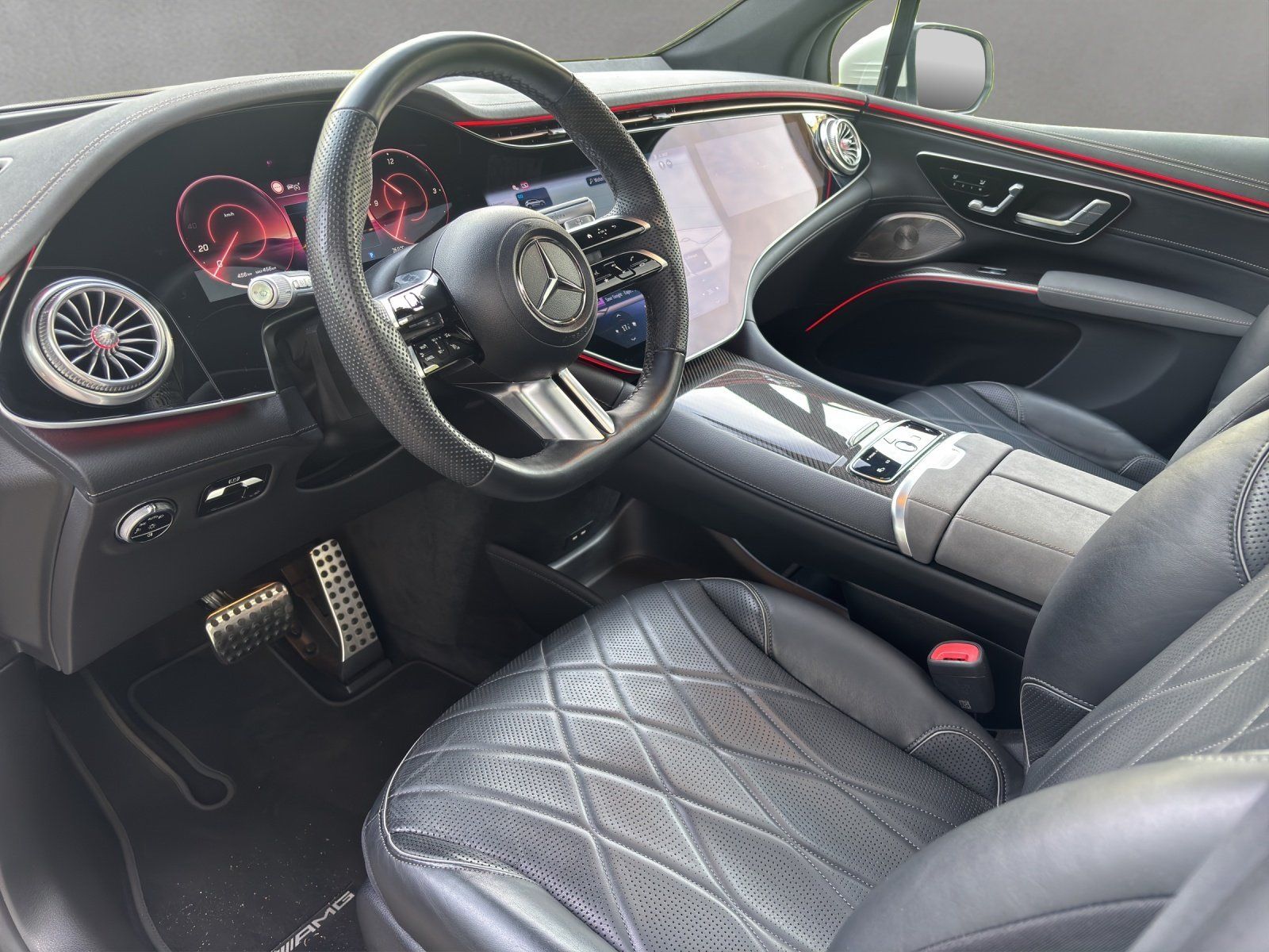 Fahrzeugabbildung Mercedes-Benz EQS 580 SUV AMG Prem+ Nappa Carbon Massage HYPER