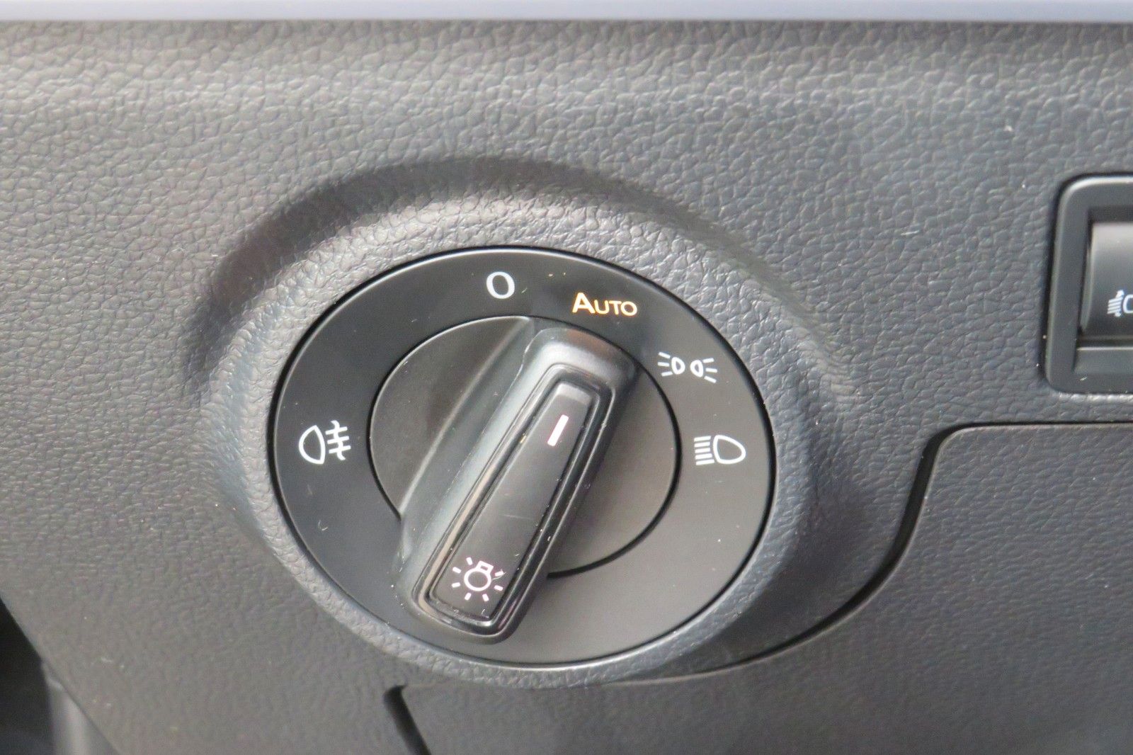 Fahrzeugabbildung SEAT Arona FR DSG NAVI SITZH. KAMERA ACC ASSISTENT-PA