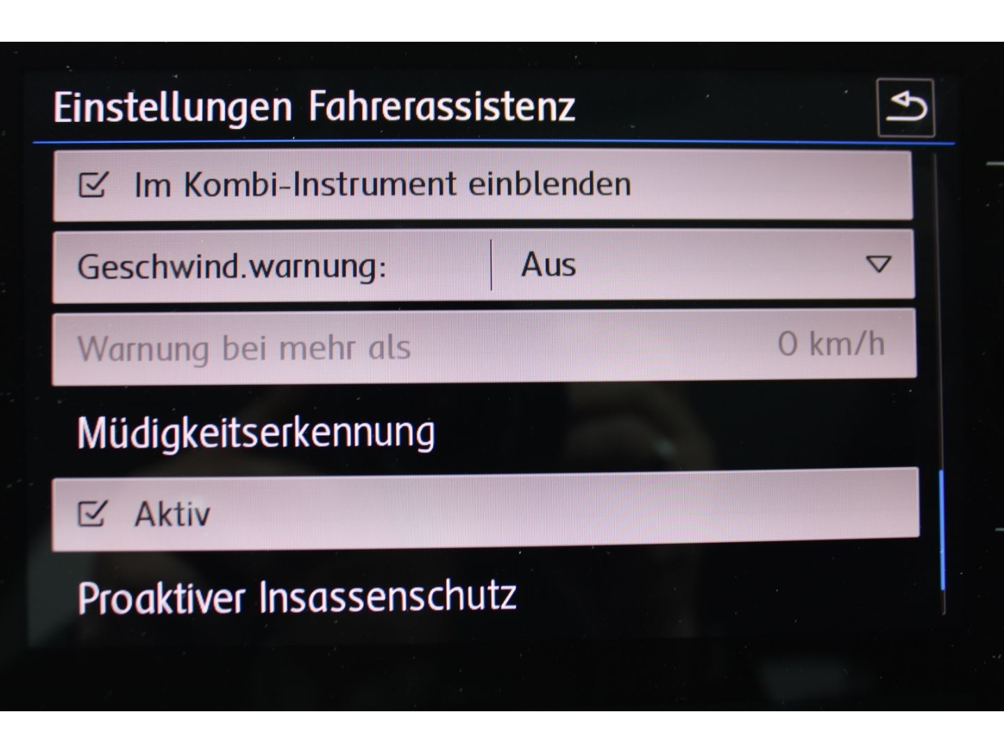VW T-Roc 1.5 TSI Style 45 DSG ACC LED Pano RFK StHz - Image 26