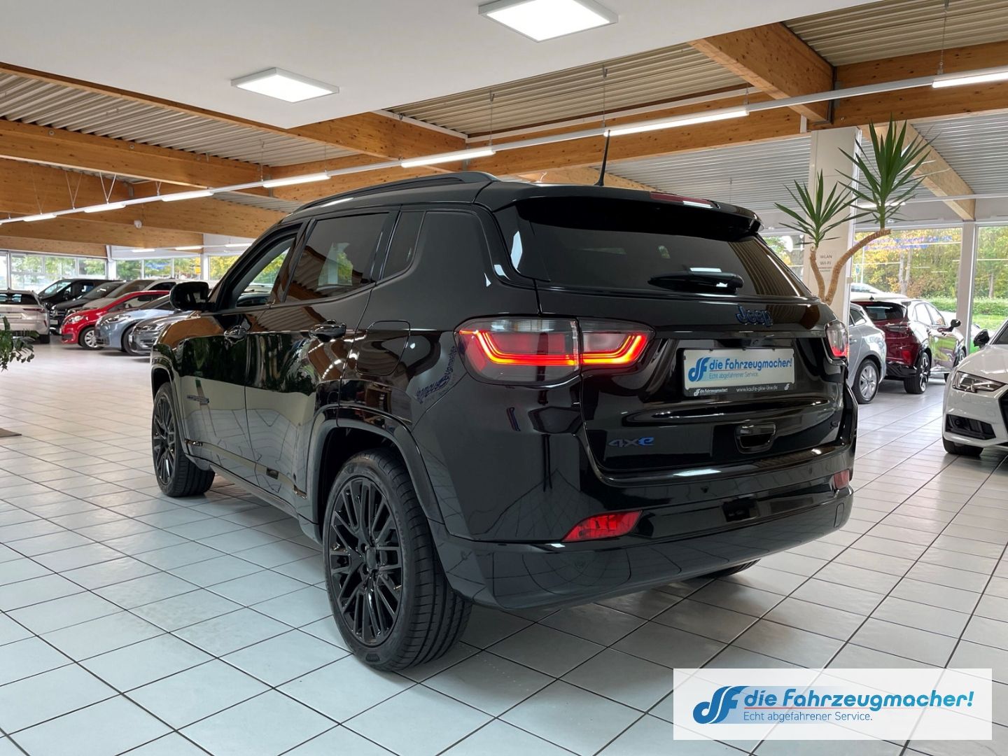 Fahrzeugabbildung Jeep Compass S Plug-In Hybrid 4WD Navi Soundsystem 36