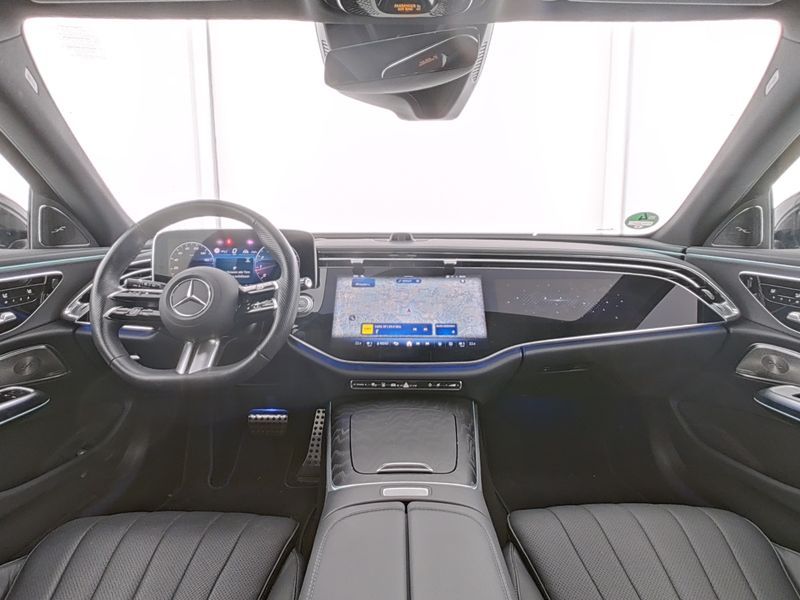Fahrzeugabbildung Mercedes-Benz E 450 4M T AMG AHK Pano Superscreen Sitzklima