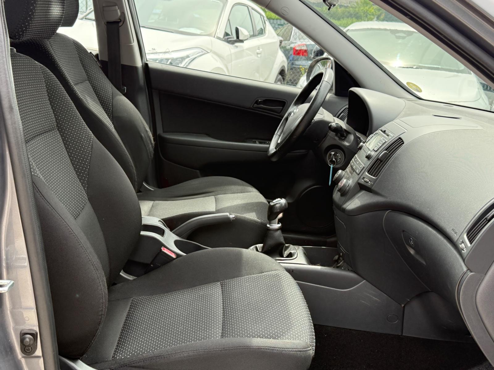 Hyundai i30 2012 — photo 19