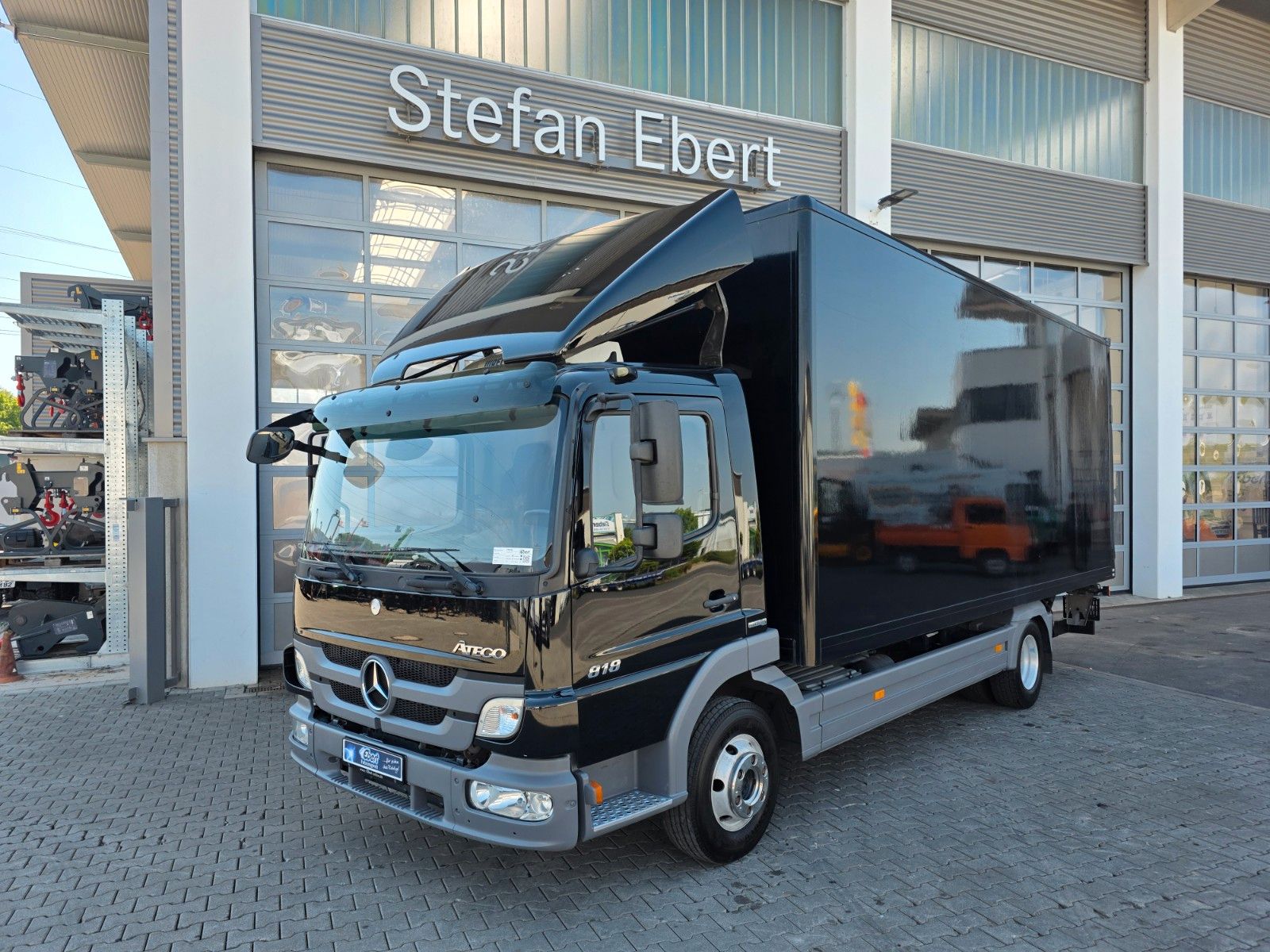 Fahrzeugabbildung Mercedes-Benz Atego 818 L Möbelkoffer+LBW Standklima 2x AHK