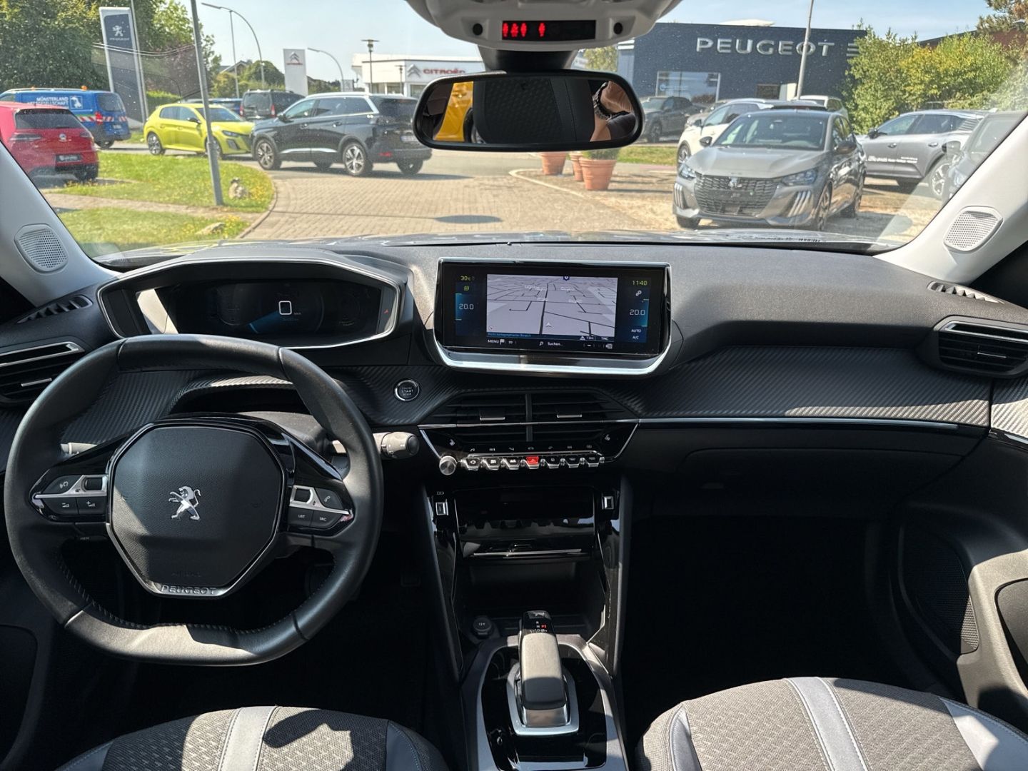 Fahrzeugabbildung Peugeot 2008 Allure Elektro 136 Navi CarPlay  SHZ DAB