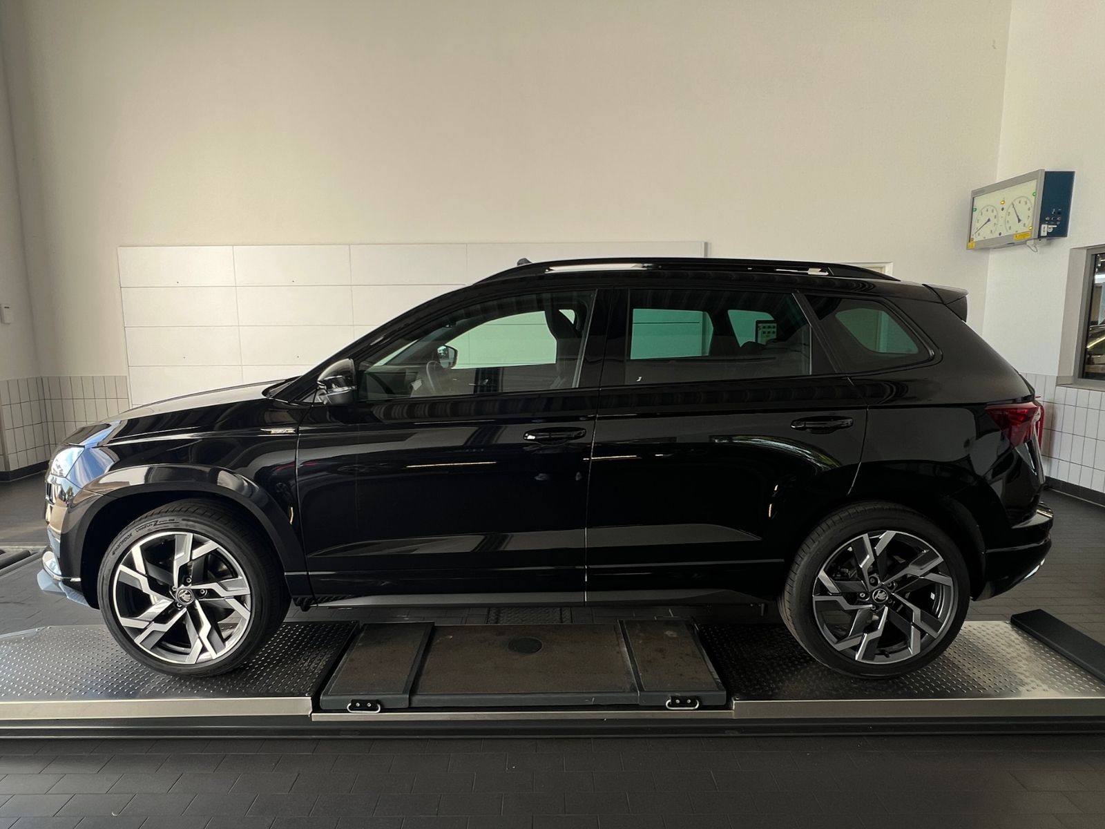 Fahrzeugabbildung SKODA Karoq Sportline 2.0 TSI 4x4 DSG *Panorama, AHK,