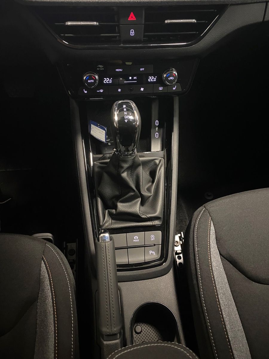 Fahrzeugabbildung SKODA Kamiq 1.5 TSI DSG Selection+SITZHEIZUNG+KAMERA++