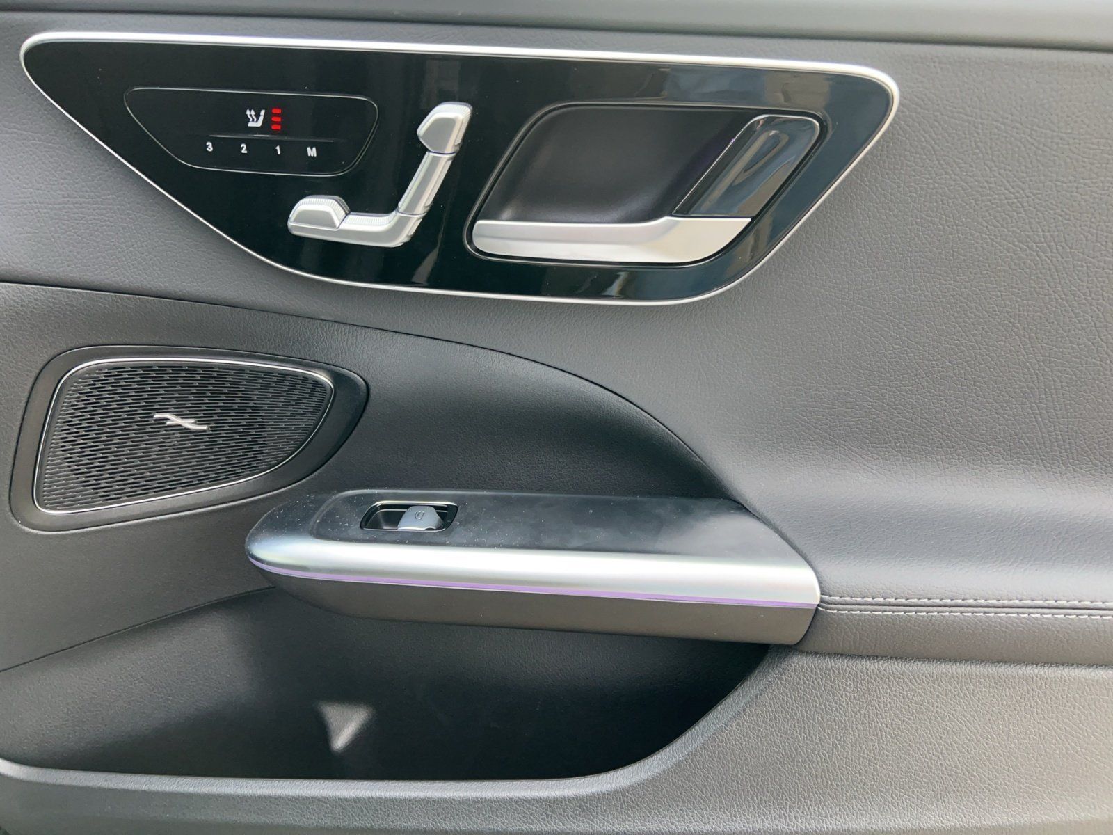 Fahrzeugabbildung Mercedes-Benz C 220 d T AMG Night DISTRONIC 360° Kamera MEMORY