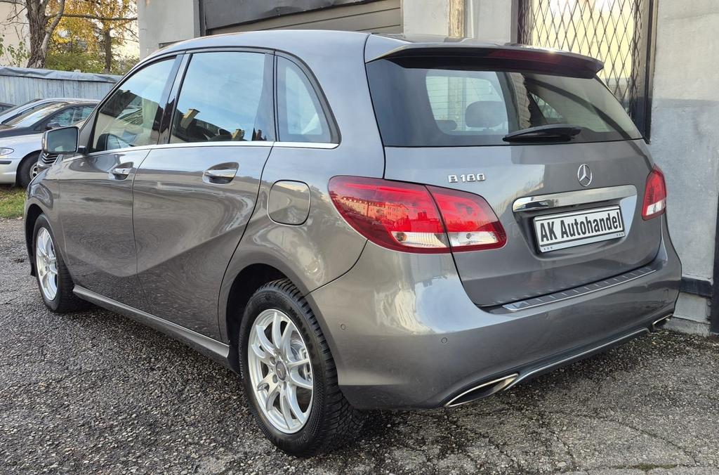 Mercedes-Benz B 180