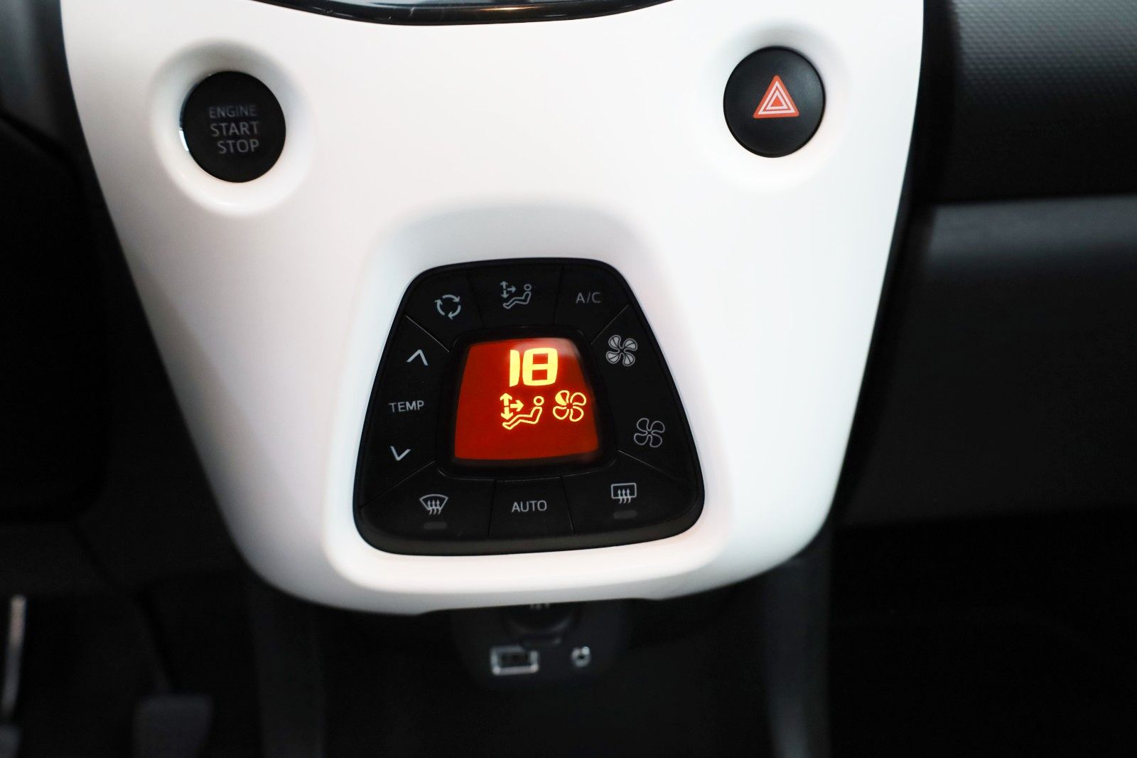 Fahrzeugabbildung Citroën C1 Shine Edition Elektro-Paket,SH,Kamera,SR+WR