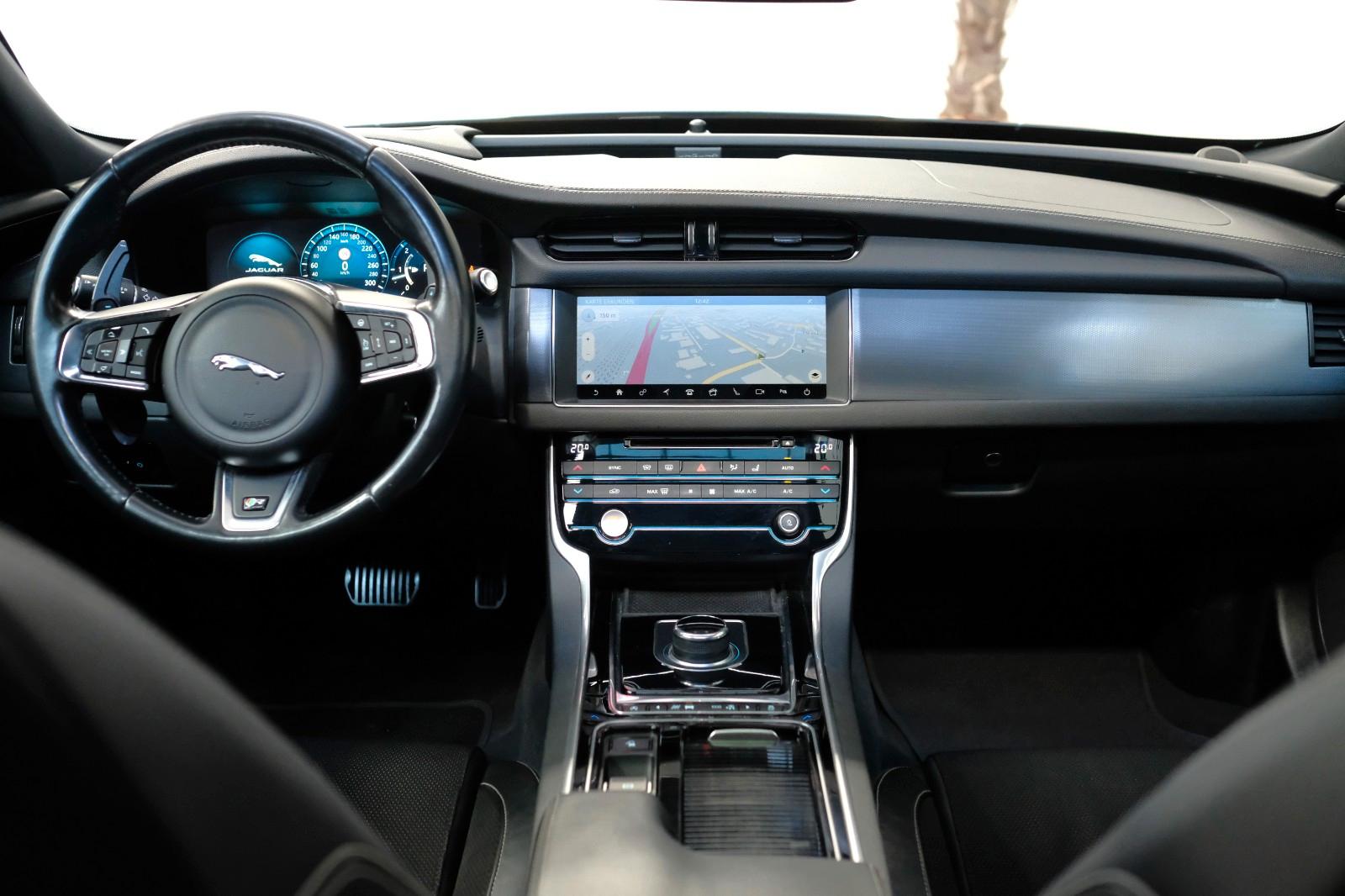 JAGUAR XF R-SPORT 300CH - HISTORIQUE ENTRETIEN COMPLET - CAMERA DE RECUL - TOIT OUVRANT - MERIDIAN