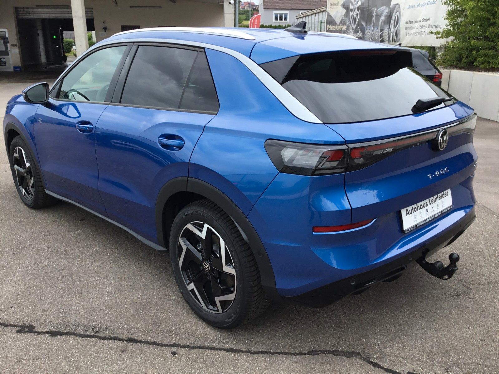 Fahrzeugabbildung Volkswagen T-Roc 1.5 eTSI DSG R-Line+AHK+LED+Navi+18"+Kessy