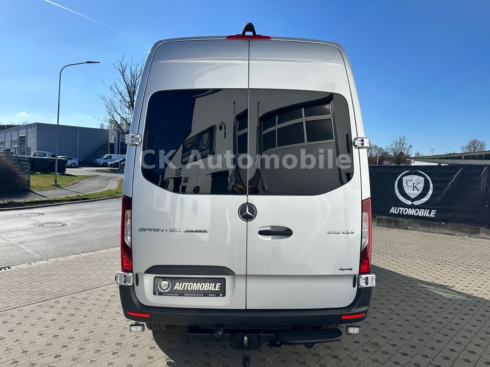 Fahrzeugabbildung Mercedes-Benz Sprinter 319 Kombi 4x4/8 Sitze/Klima/Navi/Kamera