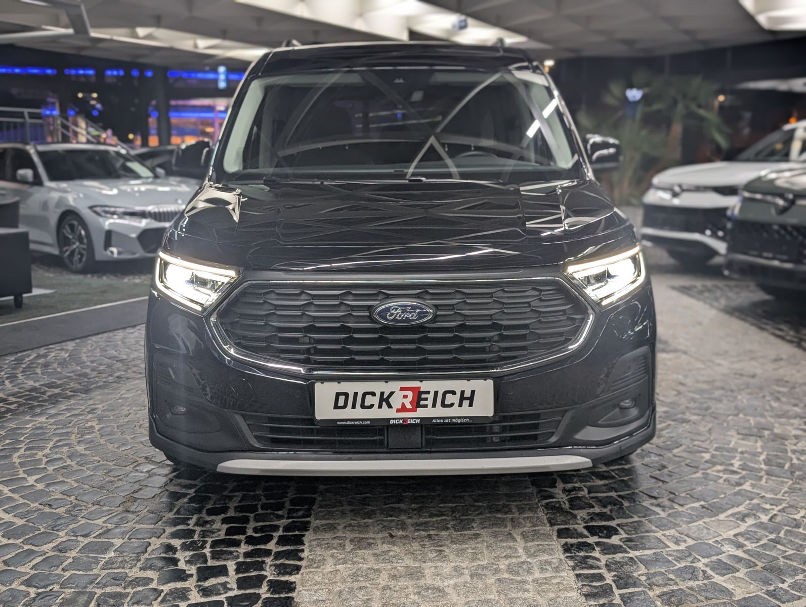 Fahrzeugabbildung Ford Tourneo Connect L2 Active 7-SI Bi-LED PANO AHK K