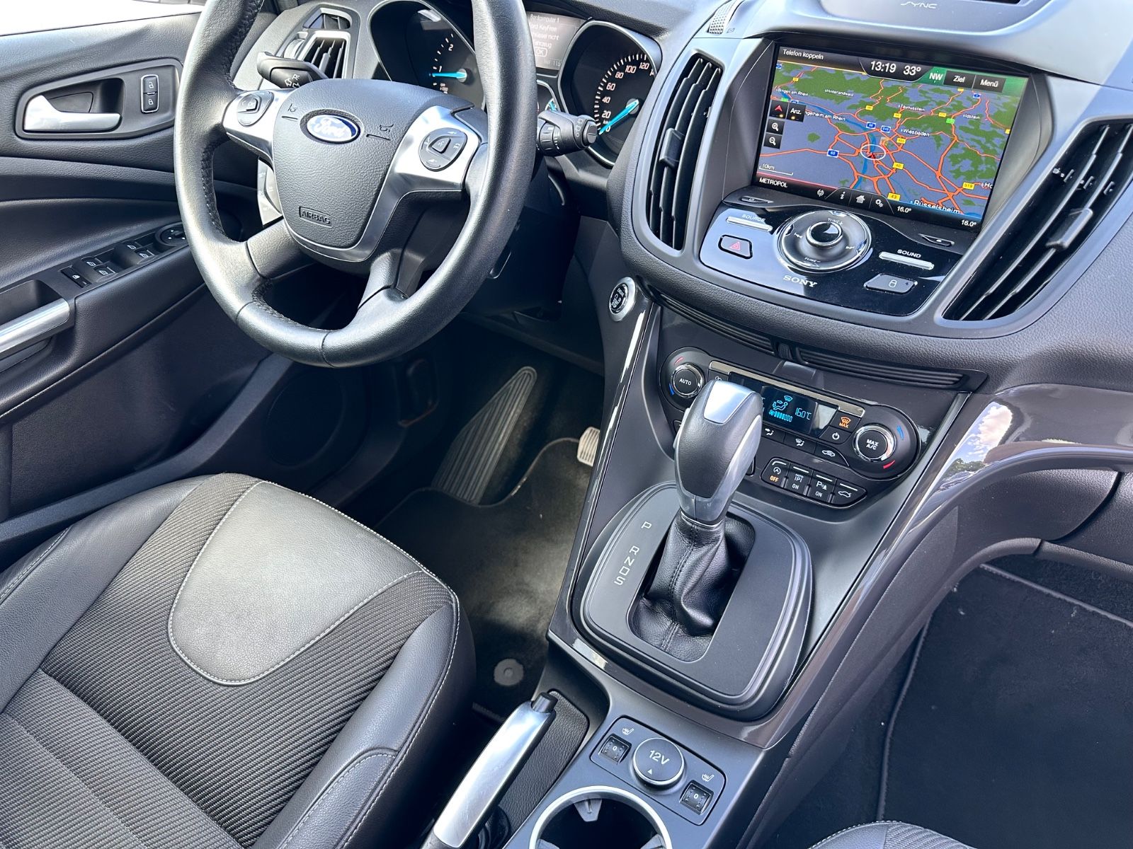 Fahrzeugabbildung Ford Kuga 2.0TDCI Titanium 4x4 *Autom.+Navi+Kamera*